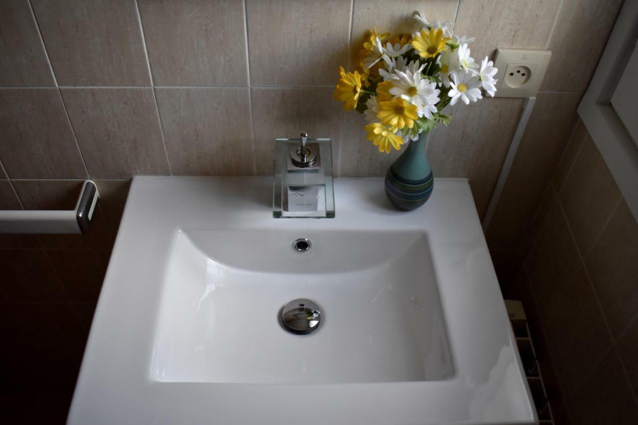 شقة Magnolia, Habitacion Matrimonial Con Bano Uso Privado, En Casa Compartida بالافروجيل المظهر الخارجي الصورة